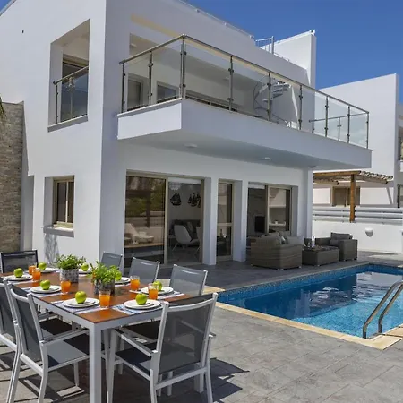 Sunrise Beach Villa *